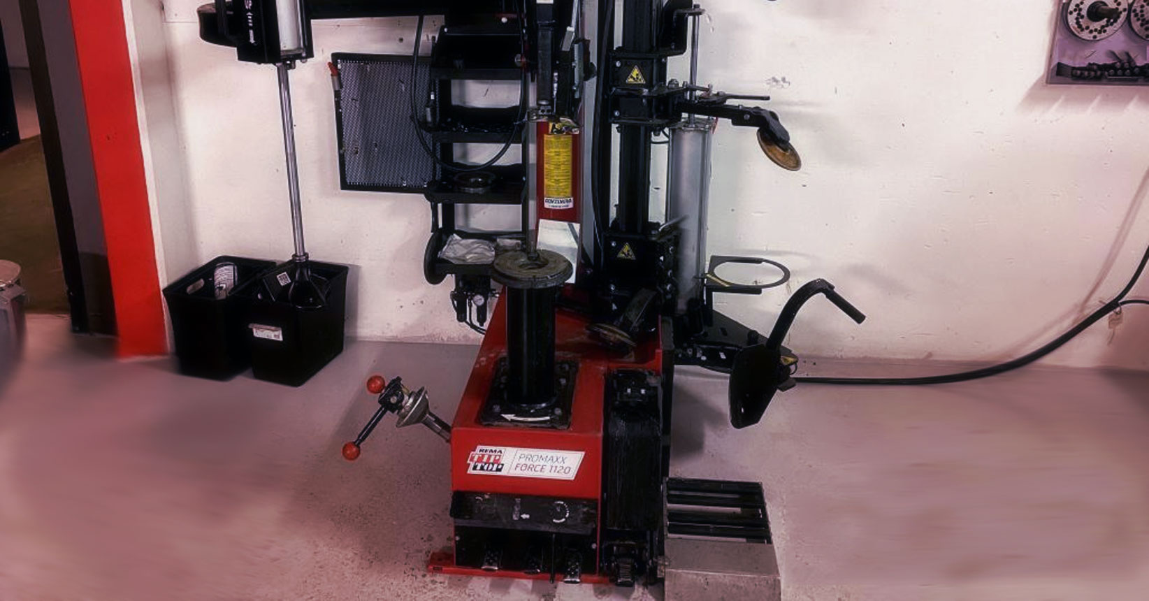 stroj na automatickoou montáž/demontáž pneumatik PROMAXX FORCE 1120