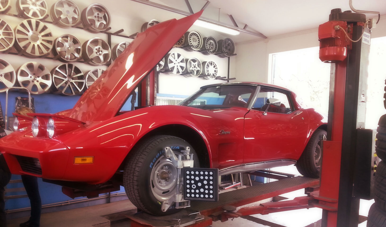 seřizování geometrie kol na Corvette - AutoPneu Novák