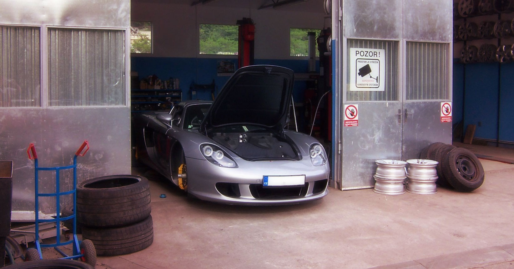 Posche Carrera GT v pneuservisu