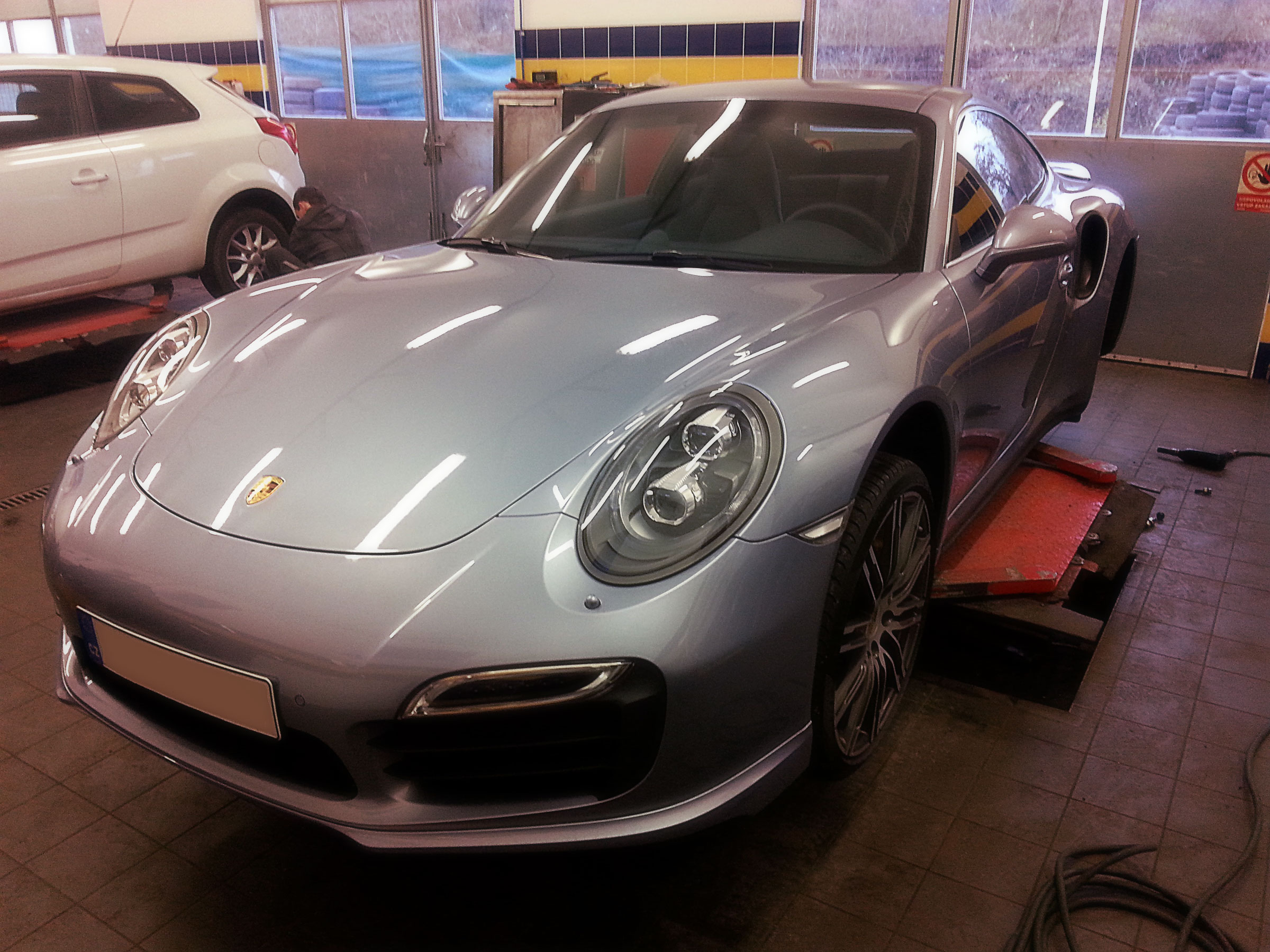 Porsche 911 v Pneuservisu Novák - AutoPneu Novák