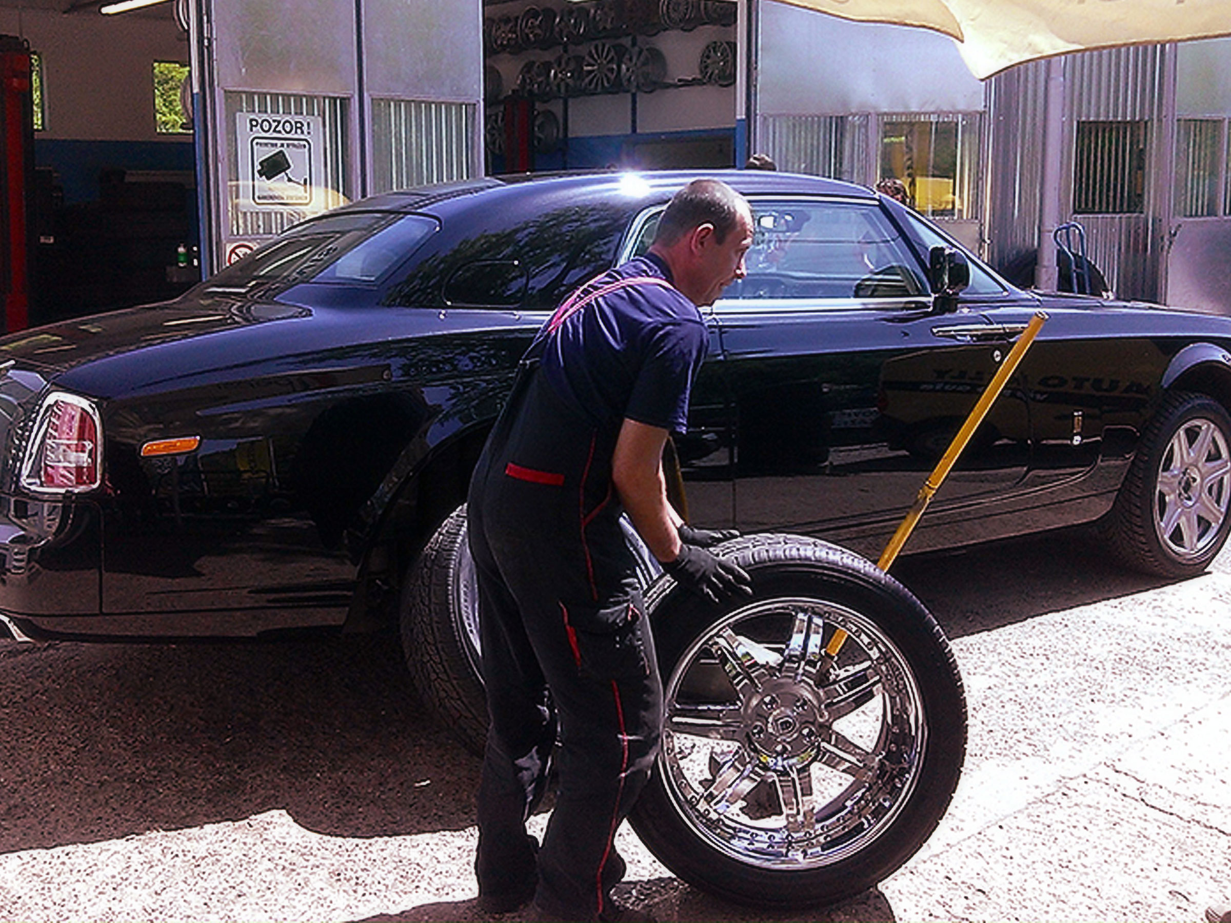 Rolls-Royce Phantom v Pneuservisu Novák - AutoPneu Novák